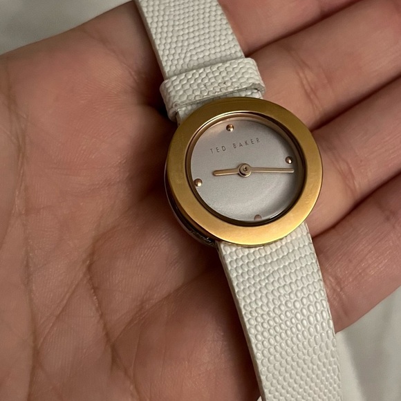 Ted Baker London Women’s Serena wrist watch white leather gold worn once - Picture 4 of 4
